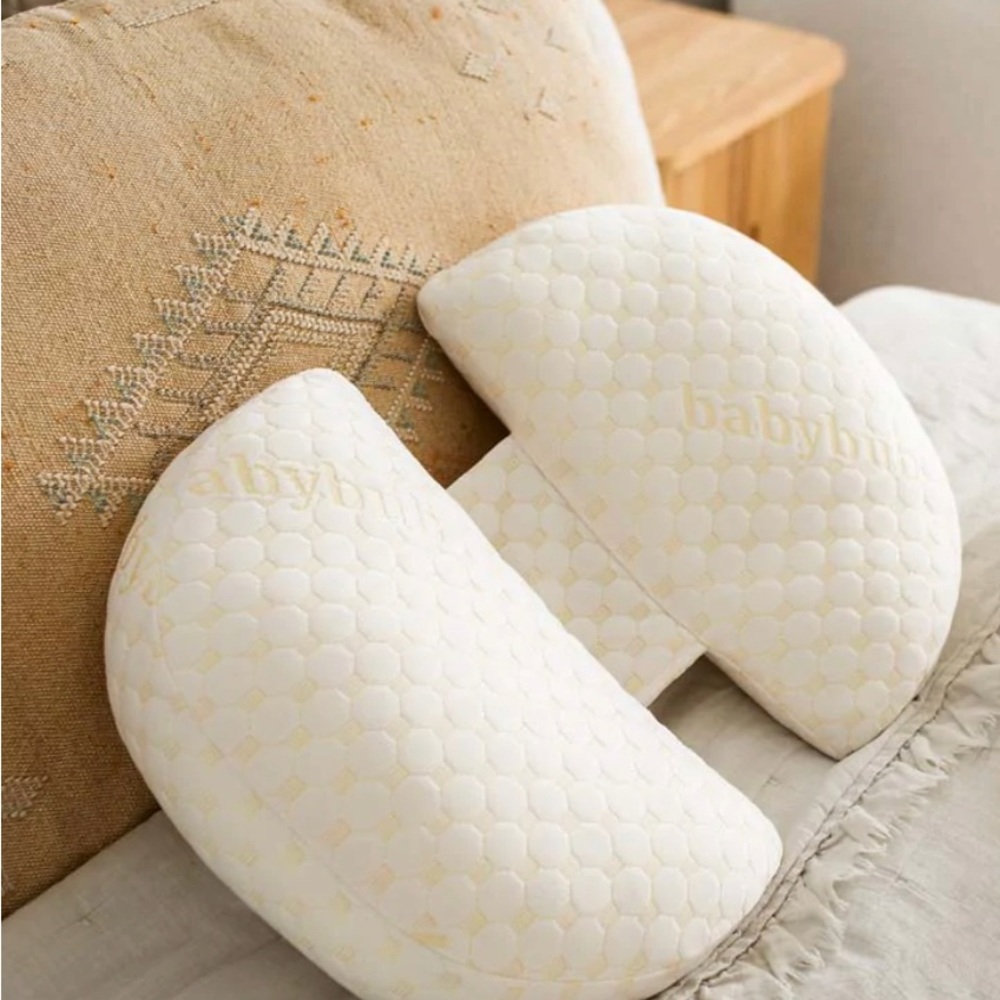 Baby bub pregnancy pillow. STILL IN VACUUM SEALED PACKAGING. never used before
